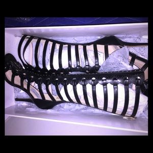 NWT Chelsea & Zoe Black Gladiator Heel Size 6